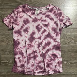 PINK Victoria's Secret Red and White Fitted Short Sleeve Tee